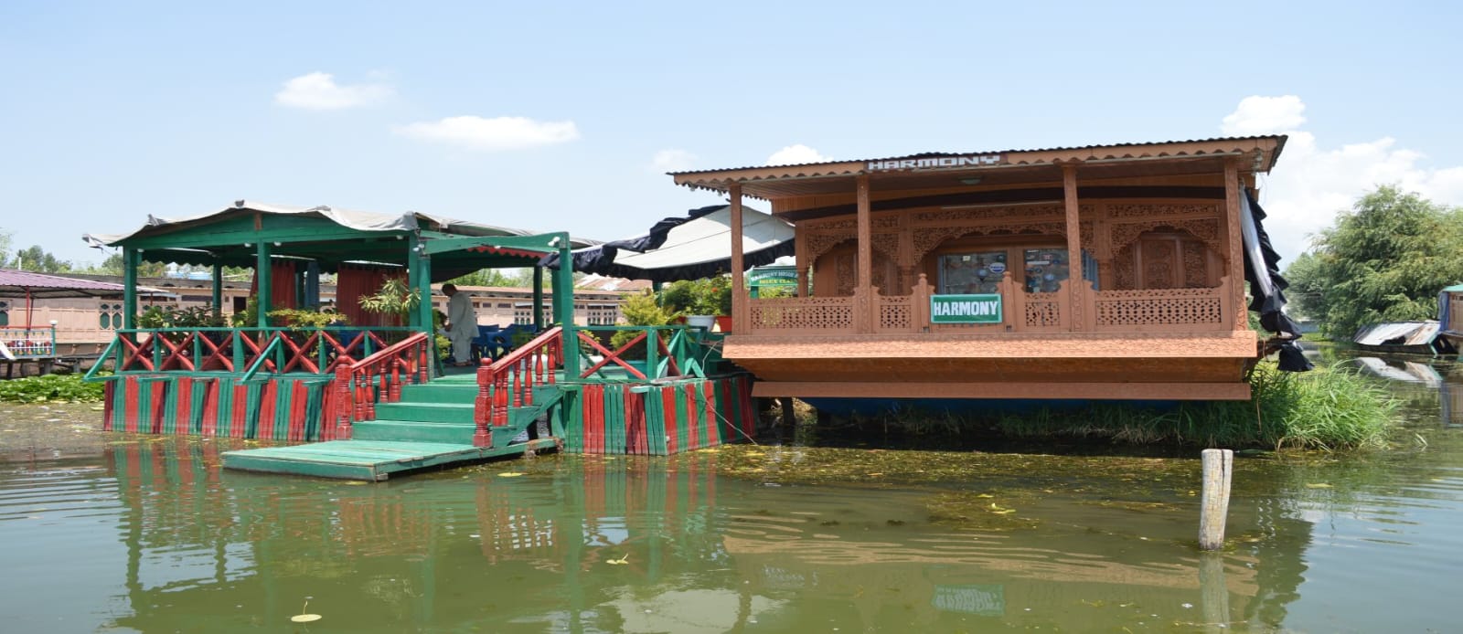 Houseboat 1
